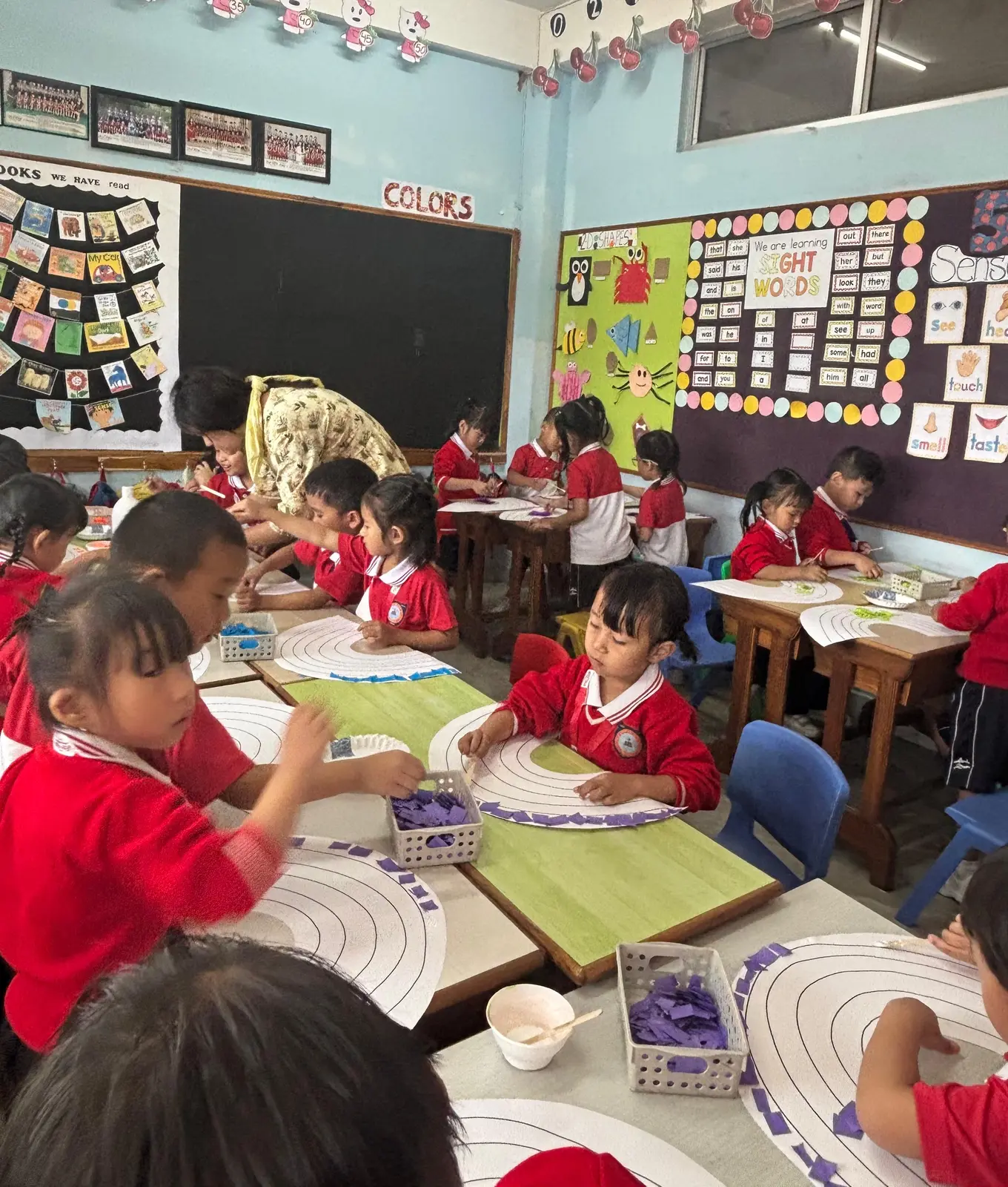 Blue Dolphins: Creating together